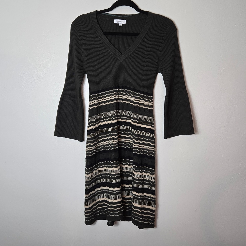 Jones Studio Womens Gray Chevron Ribbed V-Neck Bell Sleeve Sweater Dress M Y2K‎